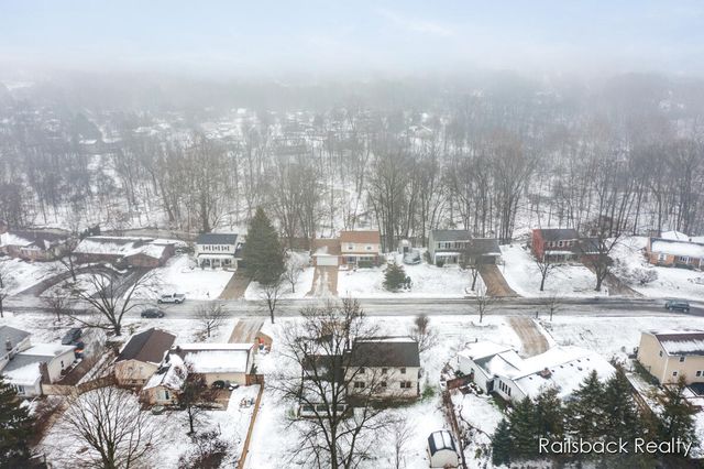 3535 Bromley Drive, Grand Rapids, MI 49508