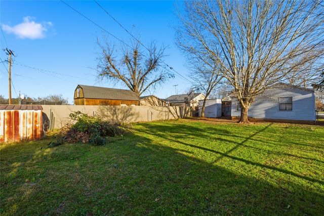 1503 W 10th Street, Mcgregor, TX 76657