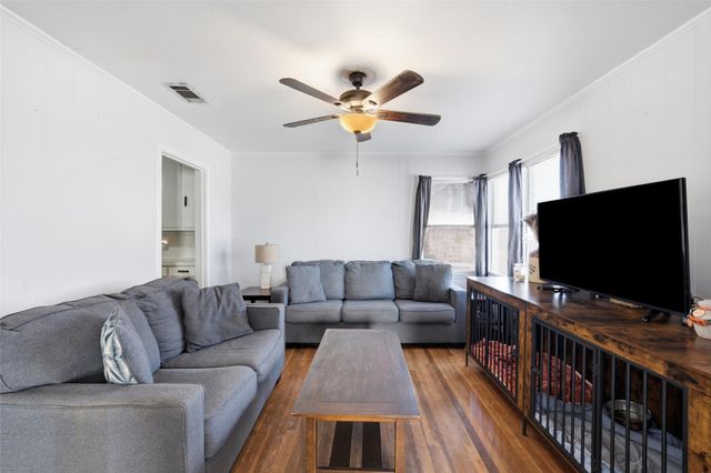 1503 W 10th Street, Mcgregor, TX 76657