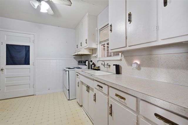 1503 W 10th Street, Mcgregor, TX 76657