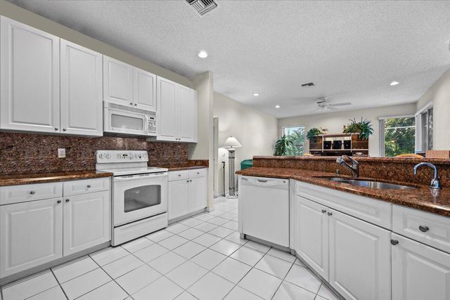 180 Egret Circle, Greenacres, FL 33413