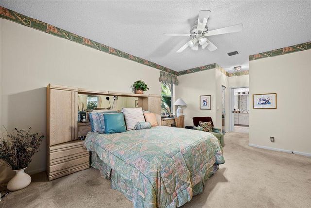 180 Egret Circle, Greenacres, FL 33413