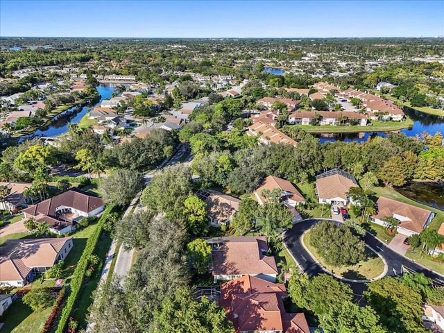 180 Egret Circle, Greenacres, FL 33413