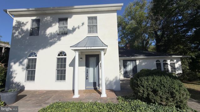214 S ROYAL AVE, Front Royal, VA 22630