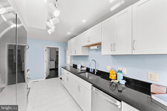 214 S ROYAL AVE, Front Royal, VA 22630