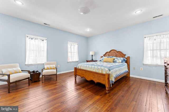 214 S ROYAL AVE, Front Royal, VA 22630