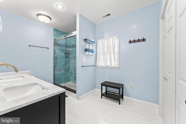 214 S ROYAL AVE, Front Royal, VA 22630