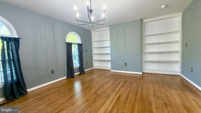214 S ROYAL AVE, Front Royal, VA 22630