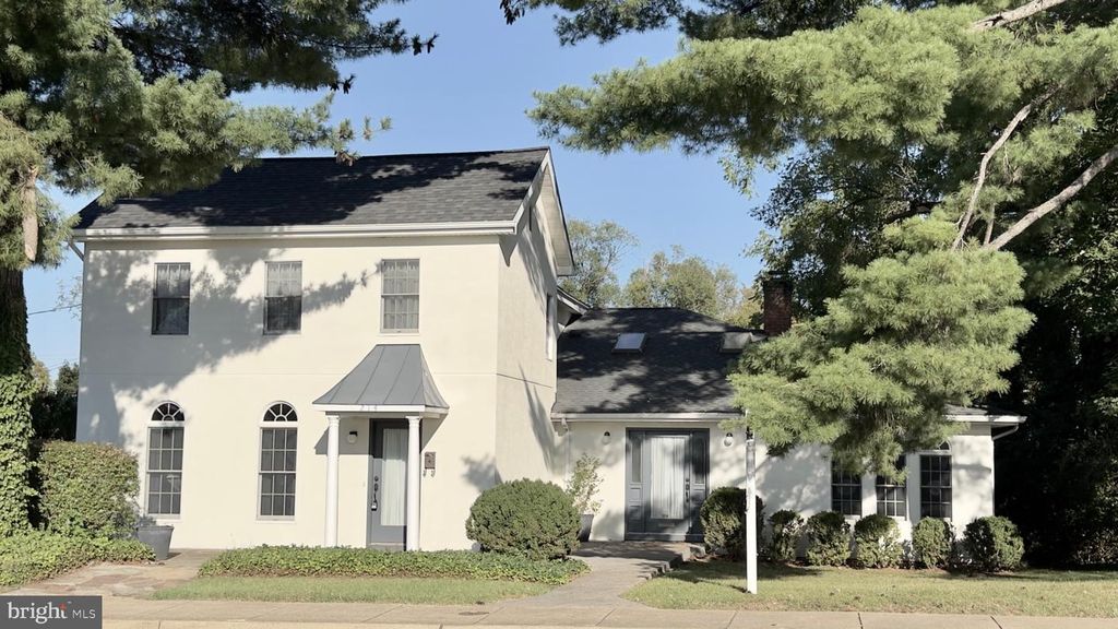214 S ROYAL AVE, Front Royal, VA 22630