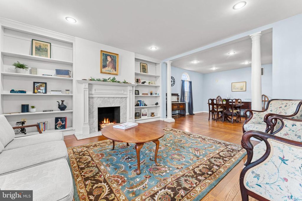 214 S ROYAL AVE, Front Royal, VA 22630