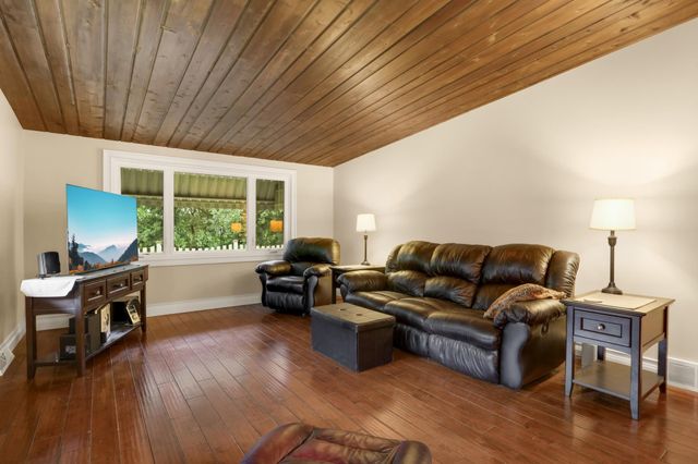 5139 Woodhill Road, Minnetonka, MN 55345