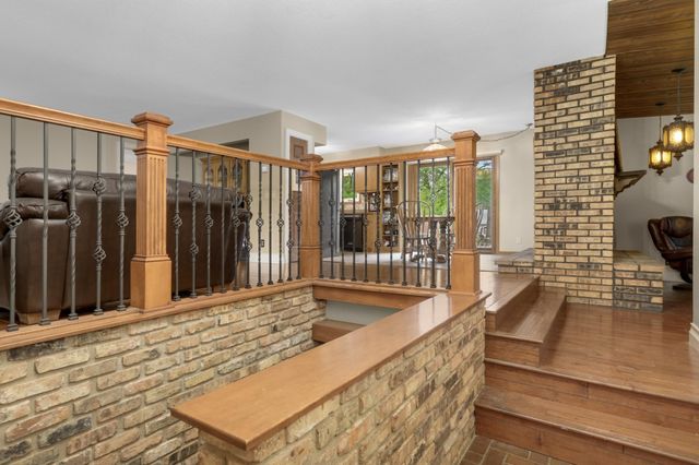 5139 Woodhill Road, Minnetonka, MN 55345