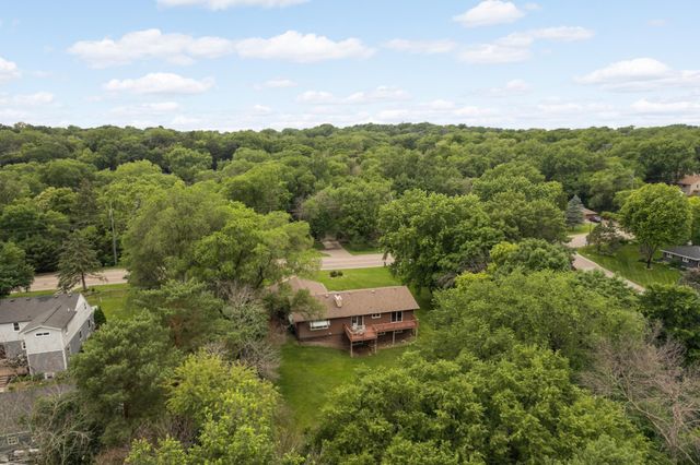 5139 Woodhill Road, Minnetonka, MN 55345