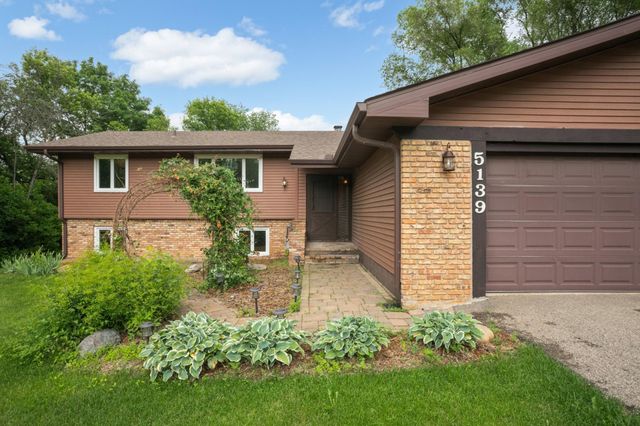 5139 Woodhill Road, Minnetonka, MN 55345