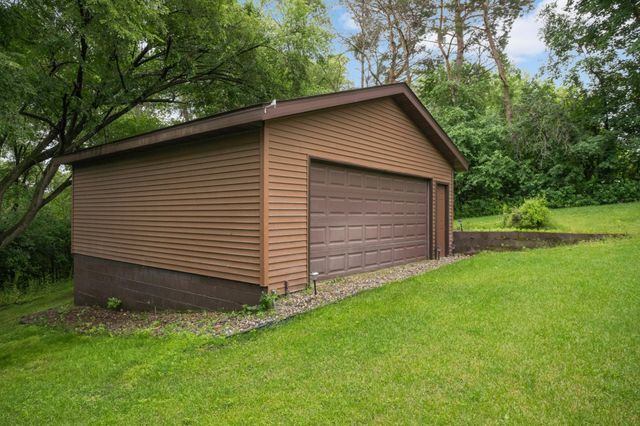 5139 Woodhill Road, Minnetonka, MN 55345