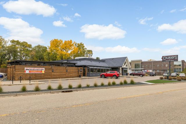 5139 Woodhill Road, Minnetonka, MN 55345