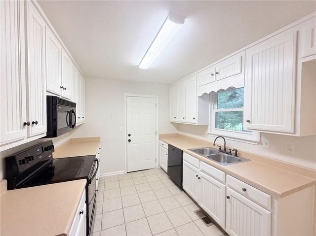 1784 Deer Court NW, Monroe, GA 30656