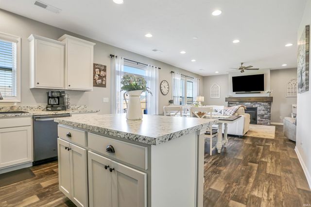 5352 Bloomsbury Court, Newburgh, IN 47630