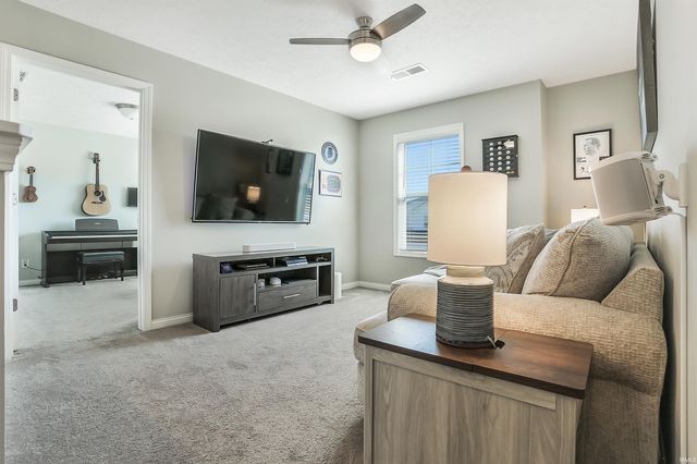 5352 Bloomsbury Court, Newburgh, IN 47630