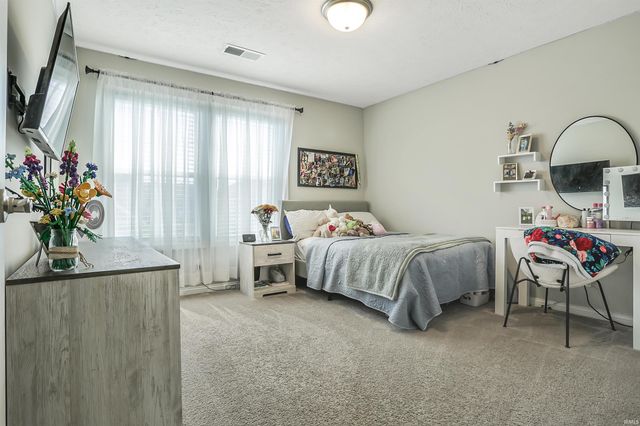 5352 Bloomsbury Court, Newburgh, IN 47630