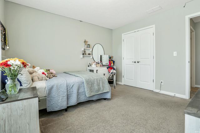 5352 Bloomsbury Court, Newburgh, IN 47630