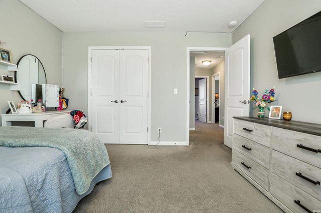 5352 Bloomsbury Court, Newburgh, IN 47630