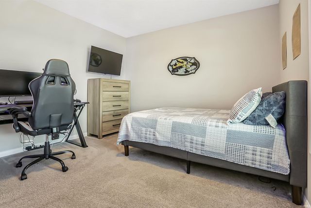 5352 Bloomsbury Court, Newburgh, IN 47630