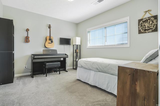 5352 Bloomsbury Court, Newburgh, IN 47630