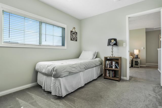 5352 Bloomsbury Court, Newburgh, IN 47630