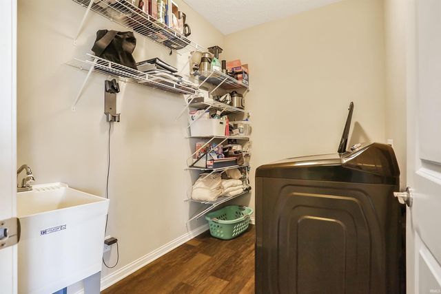5352 Bloomsbury Court, Newburgh, IN 47630