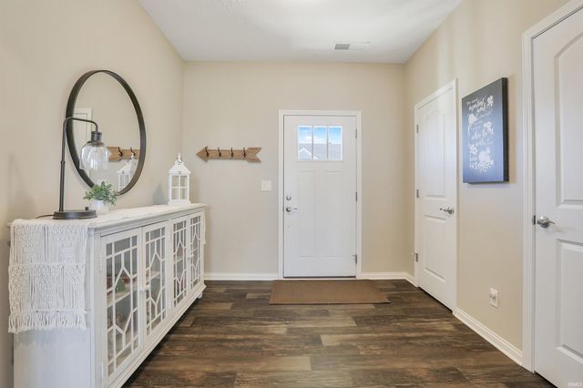 5352 Bloomsbury Court, Newburgh, IN 47630