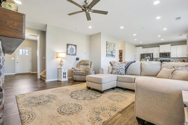 5352 Bloomsbury Court, Newburgh, IN 47630