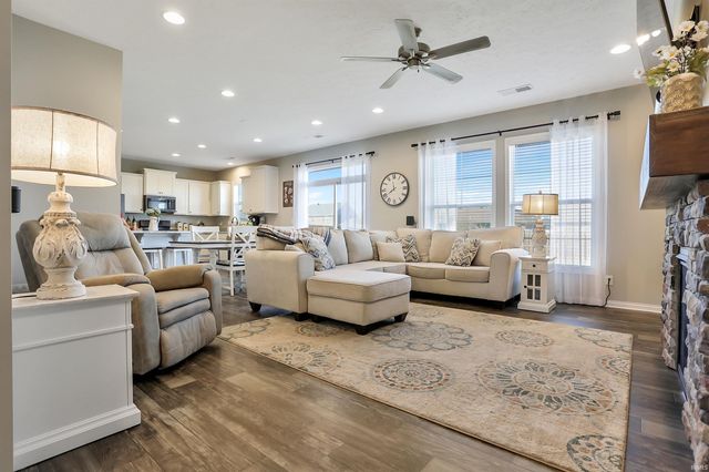 5352 Bloomsbury Court, Newburgh, IN 47630