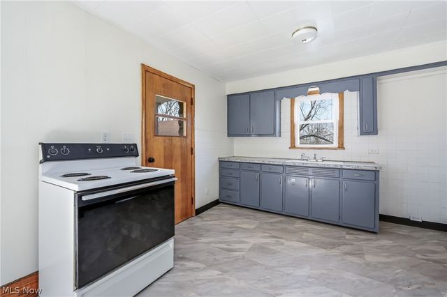 2678 Draper Avenue SE, Warren, OH 44484