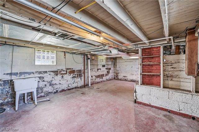 2678 Draper Avenue SE, Warren, OH 44484