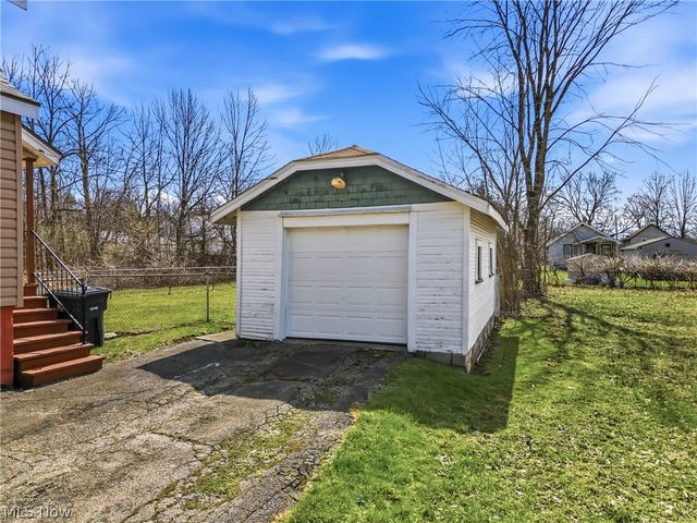 2678 Draper Avenue SE, Warren, OH 44484