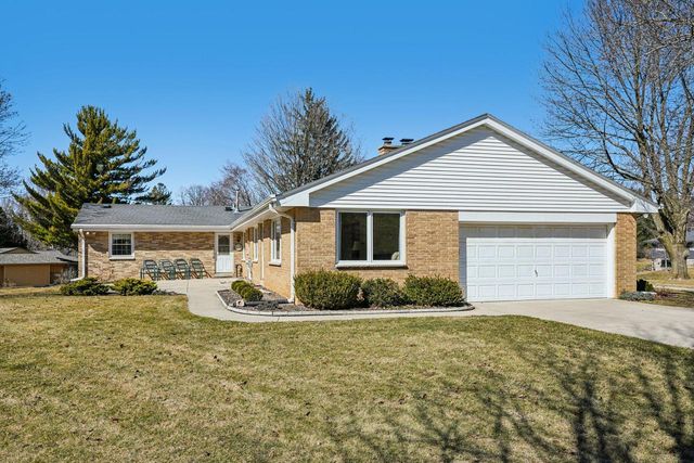 15865 Burleigh BOULEVARD, Brookfield, WI 53005