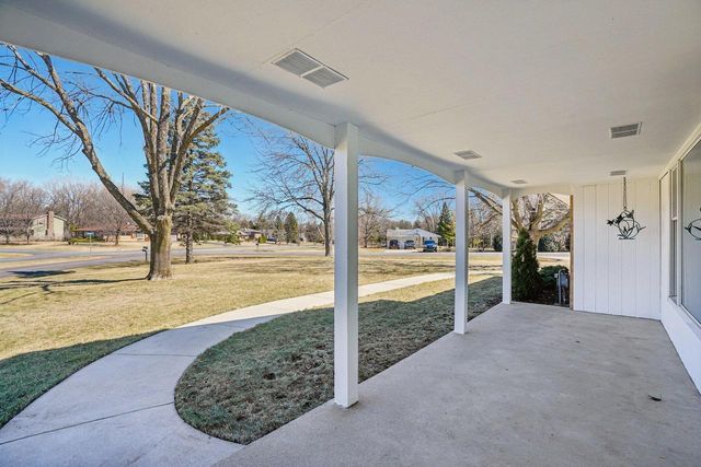 15865 Burleigh BOULEVARD, Brookfield, WI 53005