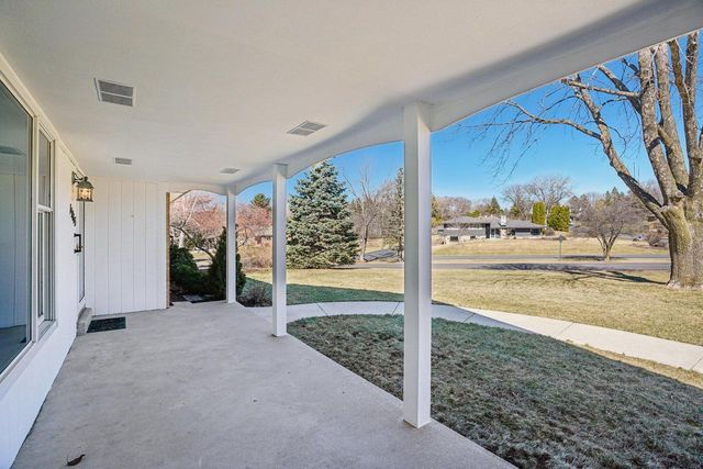 15865 Burleigh BOULEVARD, Brookfield, WI 53005