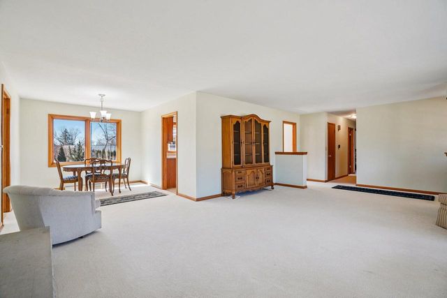 15865 Burleigh BOULEVARD, Brookfield, WI 53005