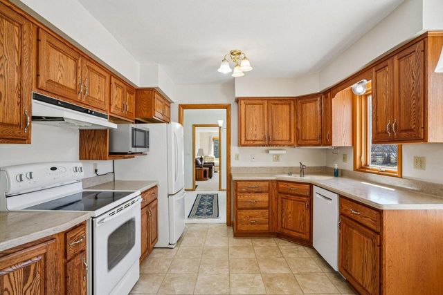 15865 Burleigh BOULEVARD, Brookfield, WI 53005