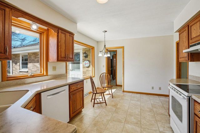 15865 Burleigh BOULEVARD, Brookfield, WI 53005