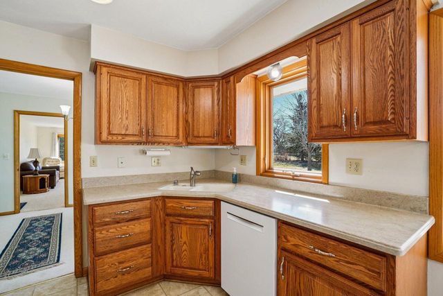 15865 Burleigh BOULEVARD, Brookfield, WI 53005