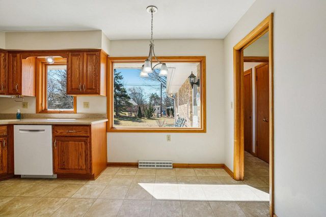 15865 Burleigh BOULEVARD, Brookfield, WI 53005