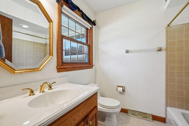 15865 Burleigh BOULEVARD, Brookfield, WI 53005