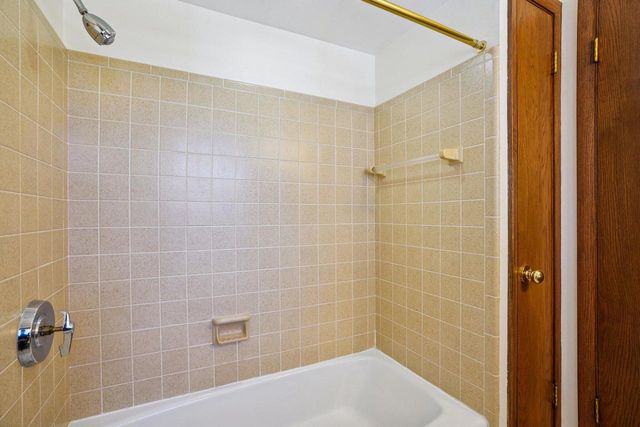 15865 Burleigh BOULEVARD, Brookfield, WI 53005