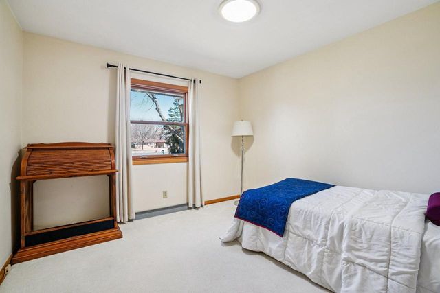 15865 Burleigh BOULEVARD, Brookfield, WI 53005