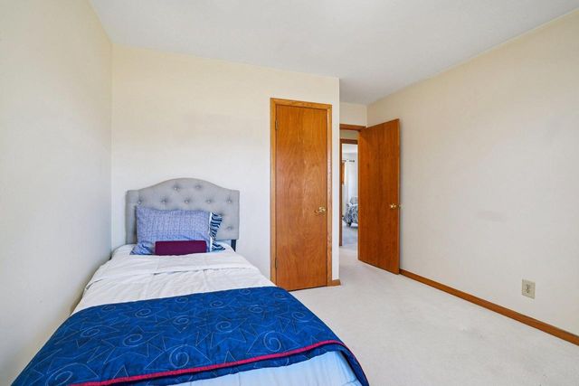 15865 Burleigh BOULEVARD, Brookfield, WI 53005