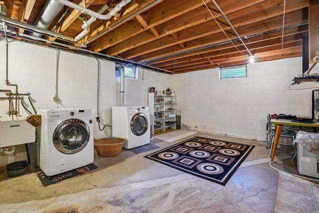 15865 Burleigh BOULEVARD, Brookfield, WI 53005