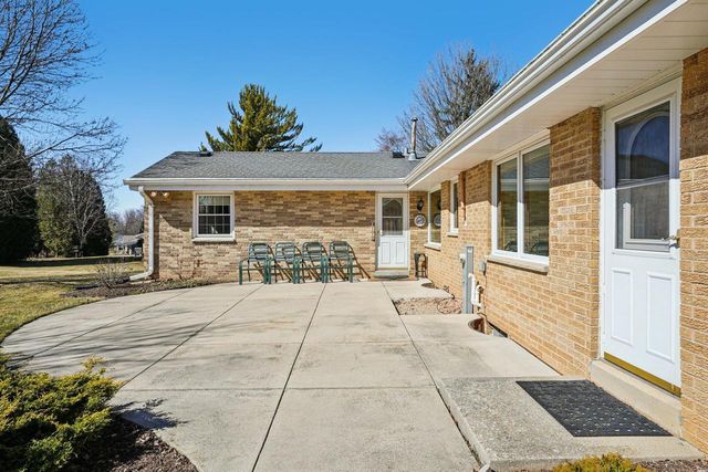 15865 Burleigh BOULEVARD, Brookfield, WI 53005